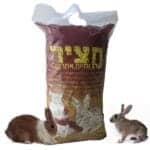 חציר למכרסמים מגיע במשקל 500 גר'.