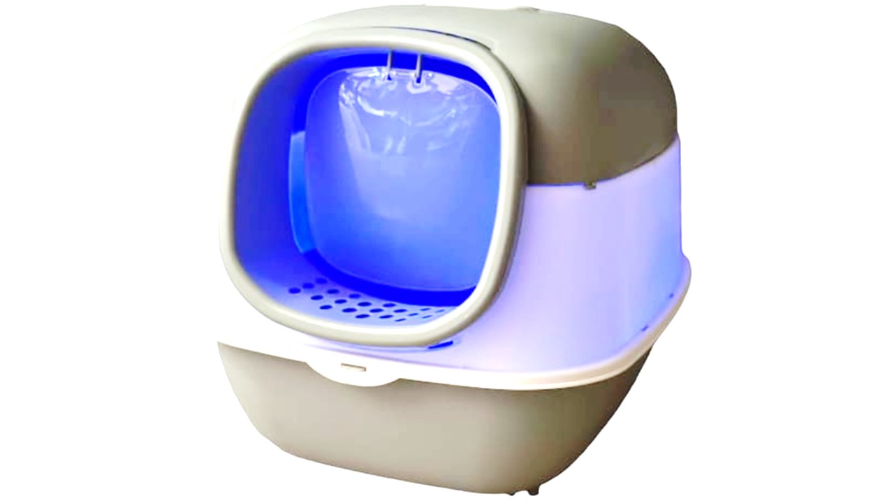 שירותים סגורים לחתולים עם נורת UV לחיטוי.