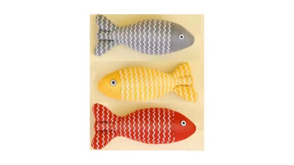 משחק לחתול בצורת דג במילוי קטניפ